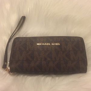 Michael Kors wristlet wallet